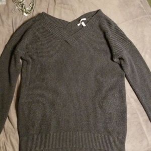 VS Charcoal pocket sweater